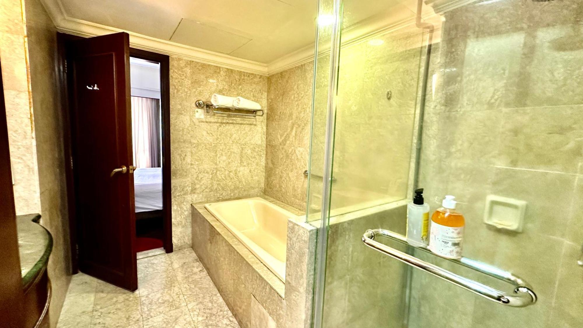 Rj Service At Times Square Apartment