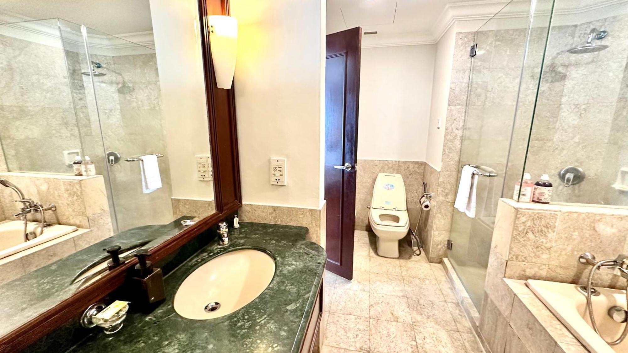 Rj Service At Times Square Apartment